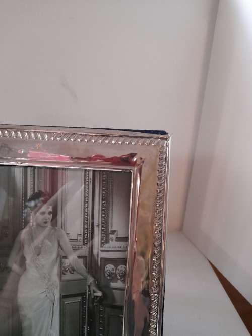 SILVER PICTURE FRAME