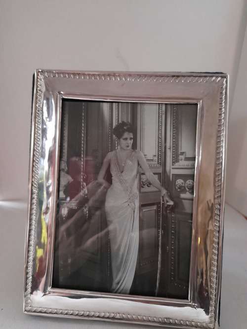 SILVER PICTURE FRAME