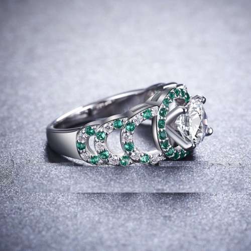 BEUATIFUL! Solid Sterling Silver Ring With Simulated Green Diamonds Size 6; 7; 8 US