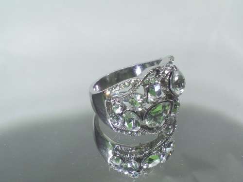STUNNING! Ring With 1.75 Carrot  Simulated Diamonds Size 8; 10 US