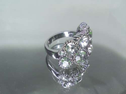 AMAZING! Ring With 10 1.75 Carat Simulated Diamonds Size10 US