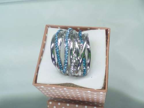 BEAUTIFUL! Ring With Simulated Blue And White Diamonds 7; 8; 9 US