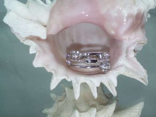 BEAUTIFUL! Ring With 0.75 Carat Simulated  Diamonds Size 10 US