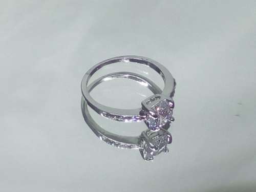 DAZZLING! Hand Crafted 0.75 Carat Simulated Diamonds Ring Size 9 US