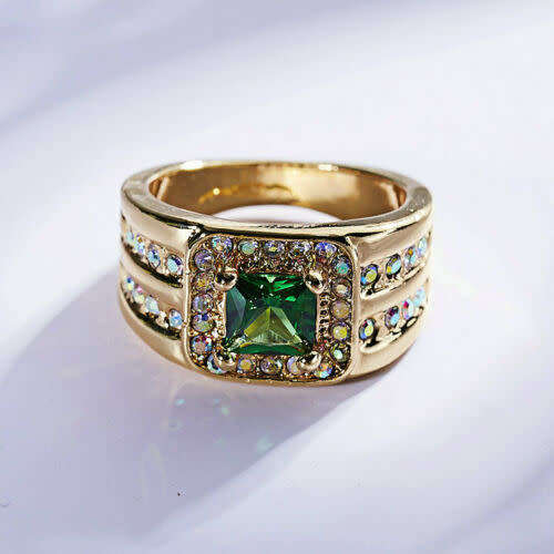 AMAZING! Ring With 2.00  Carat Simulated Emerald Size 8 US