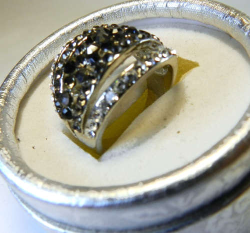AMAZING! 1,75 Carat Simulated French Lilac, Black And White Diamonds Size 7 US / N / 17