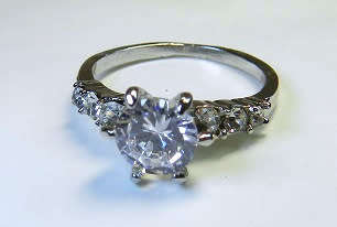 BEAUTIFUL! Ring With 1.00 Carat Simulated Diamonds 8 US / P / 18