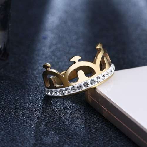 RETAIL PRICE: R 2 599 Titanium Crown Ring With Simulated Diamonds  Size 10 US (SILVER ONLY)