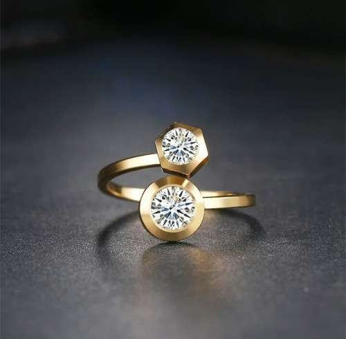 RETAIL PRICE: R 1 299 Titanium Princess Cut Ring Size 10 US (GOLD )