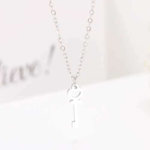TITANIUM (NEVER FADE) HEART KEY Necklace 45 cm (SILVER ONLY)