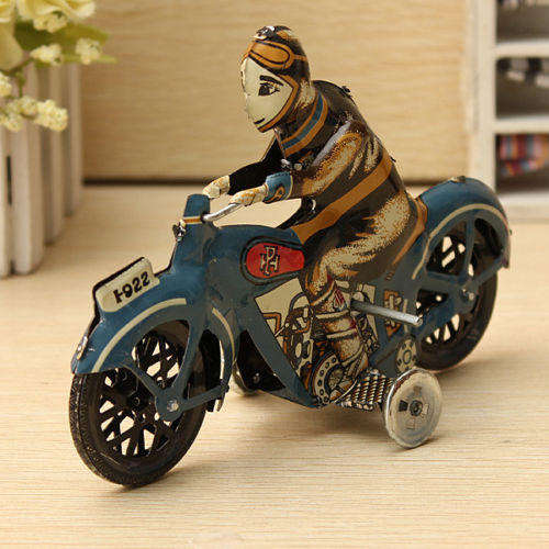 TIN TOY MOTORCYCLE IN EXCELLENT CONDITION, WORKING WITH WIND-UP KEY.