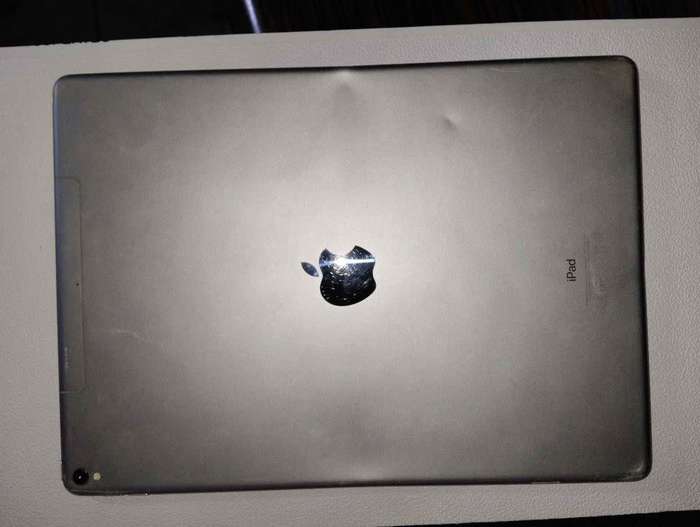 Damaged Apple iPad Pro 12.9" (2nd Gen) A1671 (WiFi + Cellular) 512GB Space Gray - Locked To Owner