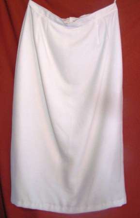 WHITE LINED PENCIL SKIRT. SIZE 14. CONDITION: AS NEW