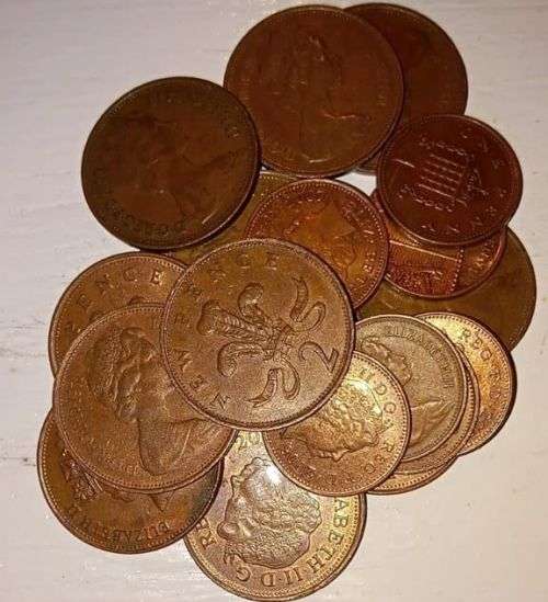 Lot of U.K. PENCE FROM 1 P TO 50 P CHECK PICS 35 COINS 200 GRAMS worth R45,41 exchange rate