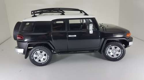 1/18 AutoArt Toyota FJ Cruiser