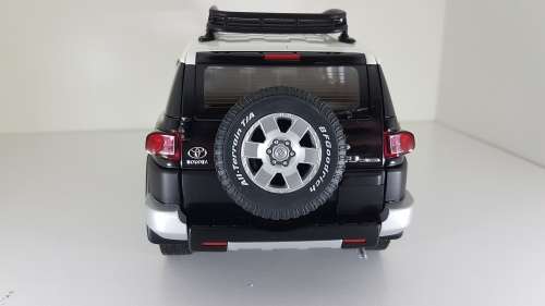 1/18 AutoArt Toyota FJ Cruiser