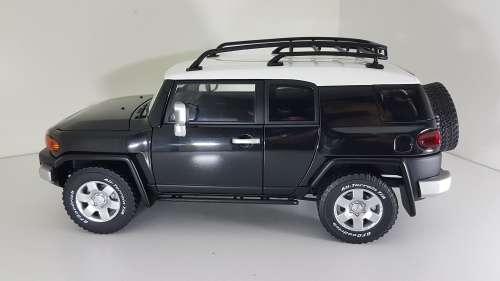 1/18 AutoArt Toyota FJ Cruiser