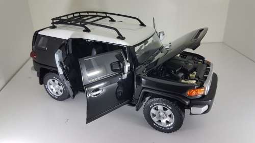 1/18 AutoArt Toyota FJ Cruiser