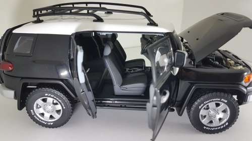1/18 AutoArt Toyota FJ Cruiser