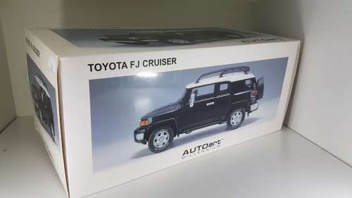 1/18 AutoArt Toyota FJ Cruiser
