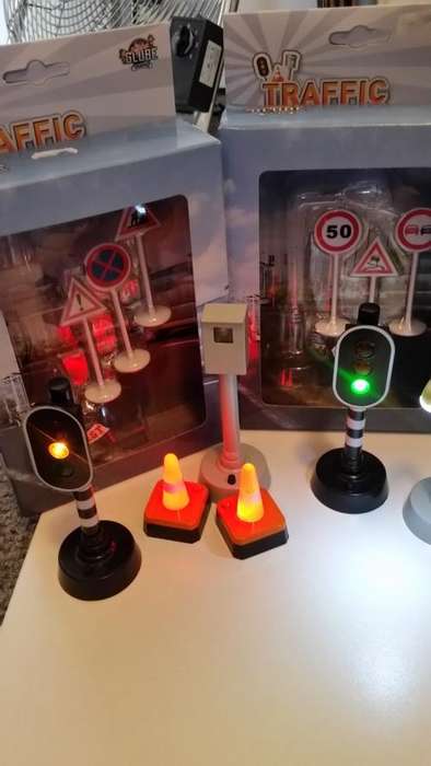 Flashing LIGHTS Traffic Light Accessory Set for Diecast Models
