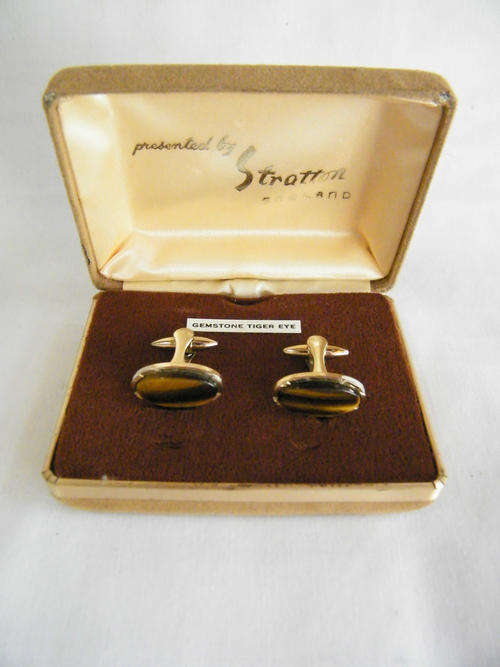 Pair of Stratton vintage cufflinks in original box - as per photo
