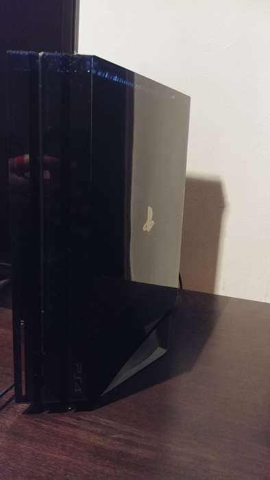 PS4 PRO 500 Million Limited Edition