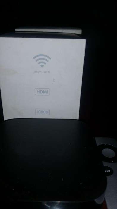 Apple TV in box hardly used FULL HDMI 1080p with wifi and Airplay
