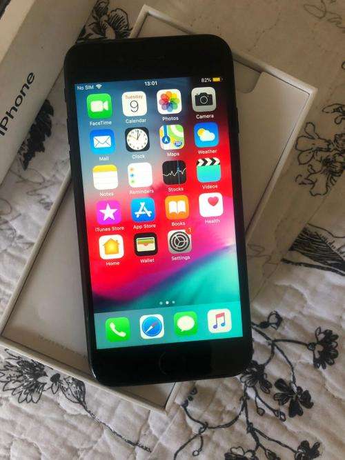 iPhone 7 Matte Black(128GB capacity) *EXCELLENT CONDITION * , comes with box and accessories