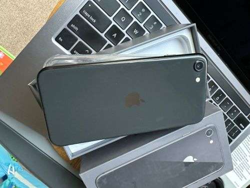 iPhone 8 (64GB) *EXCELLENT CONDITION , comes with box and all accessories + Extras worth R499