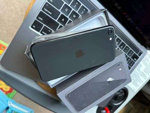 iPhone 8 (64GB) *EXCELLENT CONDITION , comes with box and all accessories + Extras worth R499