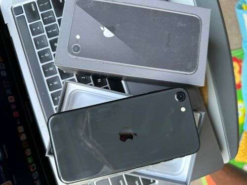 iPhone 8 (64GB) *EXCELLENT CONDITION , comes with box and all accessories + Extras worth R499