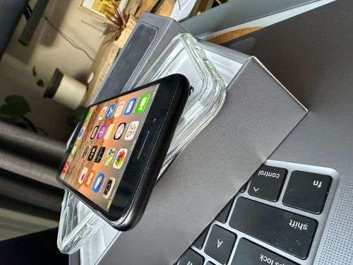 iPhone 8 (64GB) *EXCELLENT CONDITION , comes with box and all accessories + Extras worth R499