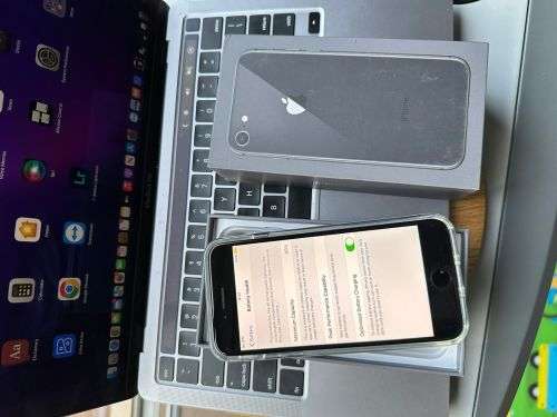 iPhone 8 (64GB) *EXCELLENT CONDITION , comes with box and all accessories + Extras worth R499