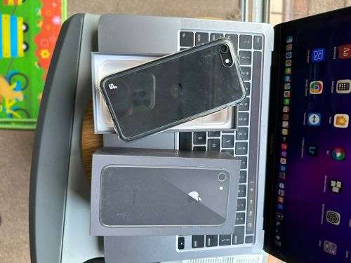 iPhone 8 (64GB) *EXCELLENT CONDITION , comes with box and all accessories + Extras worth R499