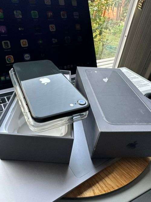 iPhone 8 (64GB) *EXCELLENT CONDITION , comes with box and all accessories + Extras worth R499