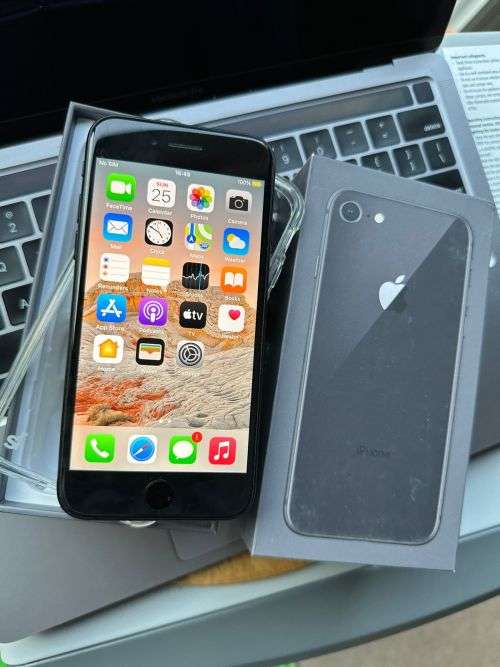 iPhone 8 (64GB) *EXCELLENT CONDITION , comes with box and all accessories + Extras worth R499