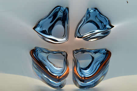A MAGNIFICENT, MOST ELEGANT 1955 CZECH ART GLASS BOWL DESIGNED BY FRANTISEK ZEMEK FOR SKRDLOVICE