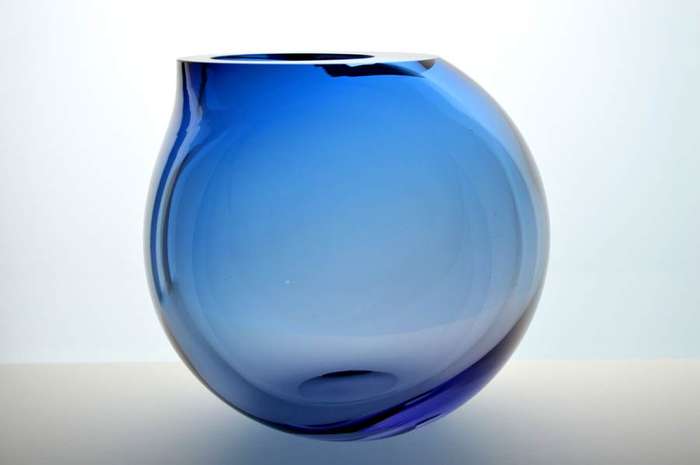 MAGNIFICENT & RARE CZECH ART GLASS BOWL/VASE DESIGNED BY ALES VALNER: A UNIQUE COLLECTOR`S ITEM