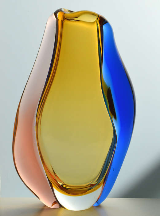 FAMOUS & MAGNIFICENT ICON OF CZECH ART GLASS, ELEGANT VASE DESIGNED BY HANA MACHOVSKA FOR MSTISOV