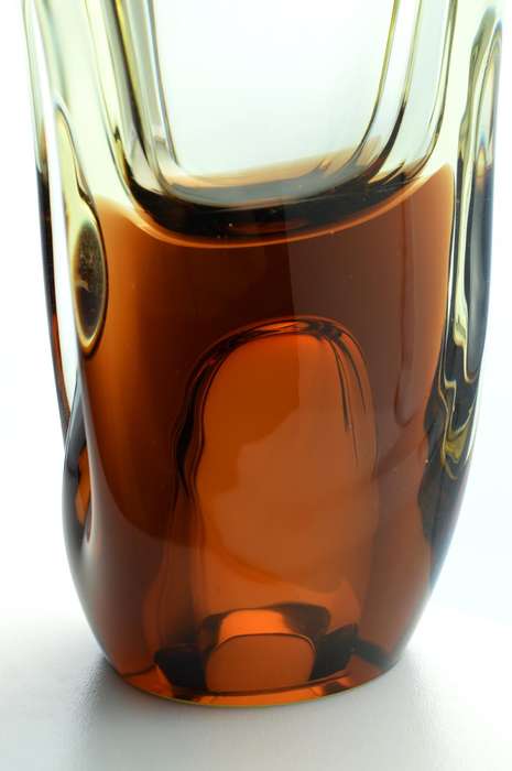 ELEGANT 1960s ZBS CZECH ART GLASS SCULPTURAL VASE, DESIGNED BY PROF MILOSLAV KLINGER (1922-1999)