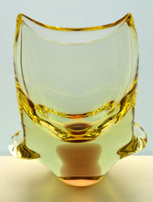 ELEGANT 1960s ZBS CITRINE CZECH ART GLASS SCULPTURAL OBJECT: DESIGN PROF M KLINGER (1922-1999)