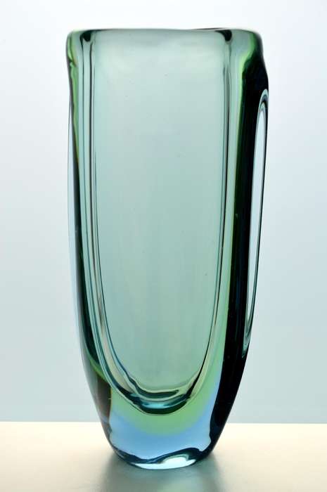 HALLMARK DESIGN: SKRDLOVICE SOMERSO VASE, DESIGNED BY JAN BERANEK IN THE 1950s