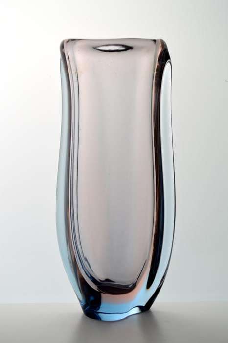 HALLMARK DESIGN: SKRDLOVICE SOMERSO VASE, DESIGNED BY JAN BERANEK IN THE 1950s