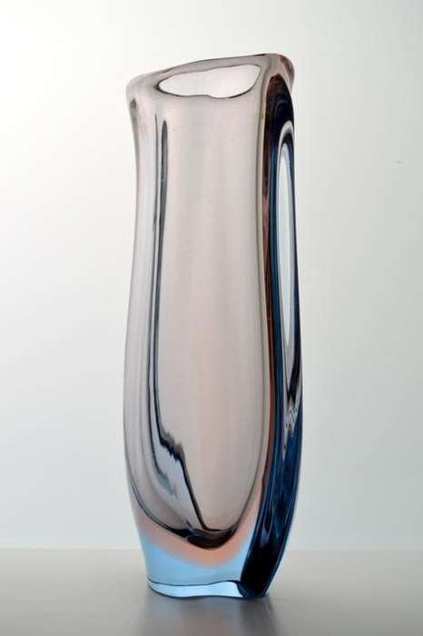 HALLMARK DESIGN: SKRDLOVICE SOMERSO VASE, DESIGNED BY JAN BERANEK IN THE 1950s