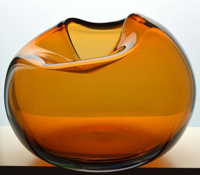 A DAZZLINGLY BEAUTIFUL MODERNIST `PEBBLES` BOWL, DESIGNED BY AND MADE FOR KATE HUME IN 2013