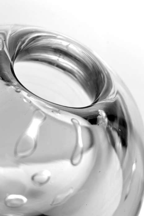 VLADIMIR SVAB (DESIGNED IN 1995) : VERY BEAUTIFUL BALL VASE, CLEAR GLASS MADE BY BERANEK GLASS