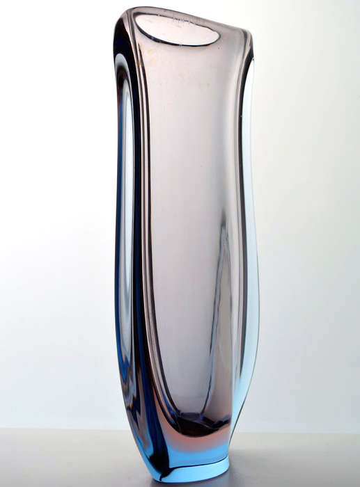 HALLMARK DESIGN: SKRDLOVICE SOMERSO VASE, DESIGNED BY JAN BERANEK IN THE 1950s