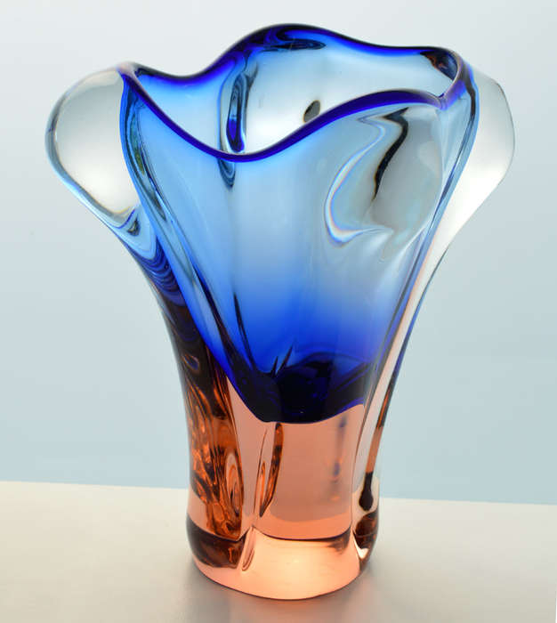 MAGNIFICENT CZECH ART GLASS CHRIBSKA SCULPTURAL VASE DESIGN : PROF JOSEF HOSPODKA IN THE MID 1970s