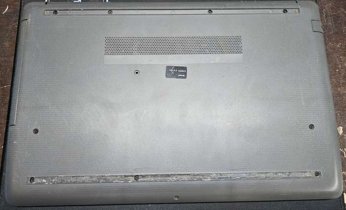 HP 250 G7 i5-8265U (8th gen) 8GB RAM 256GB Nvme SSD *New battery*